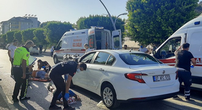 Otomobille motosiklet çarpıştı: 2 yaralı
