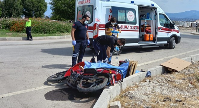 Otomobille çarpışan motosikletin sürücüsü öldü, eşi yaralı