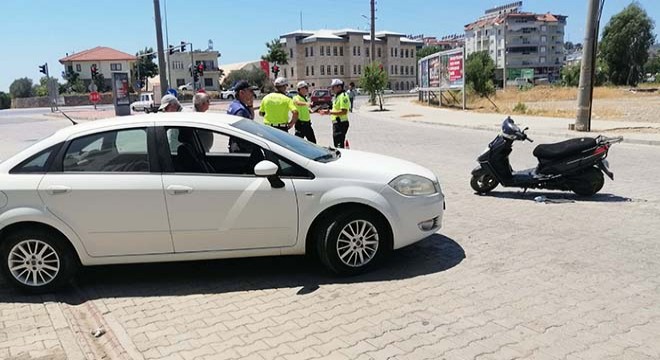 Otomobille motosiklet çarpıştı: 1 yaralı