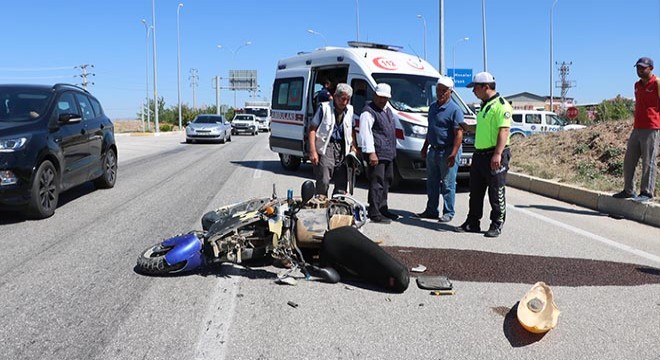 Otomobille motosiklet çarpıştı: 1 yaralı