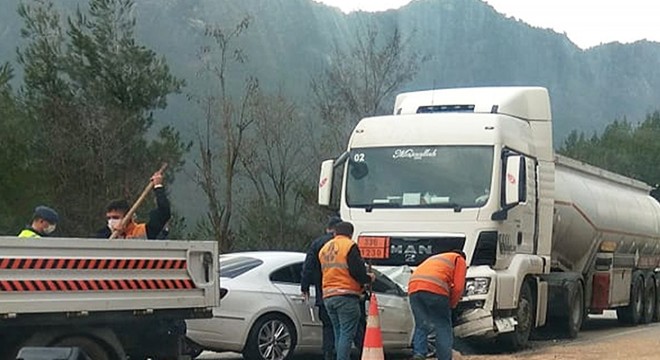 Otomobille tanker çarpıştı: 1 ölü