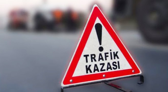 Otomobiller çarpıştı: 2'si bebek 5 yaralı