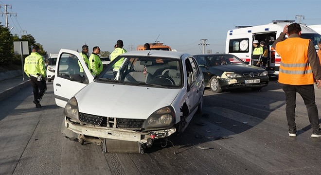 Otomobiller çarpıştı: 1 yaralı