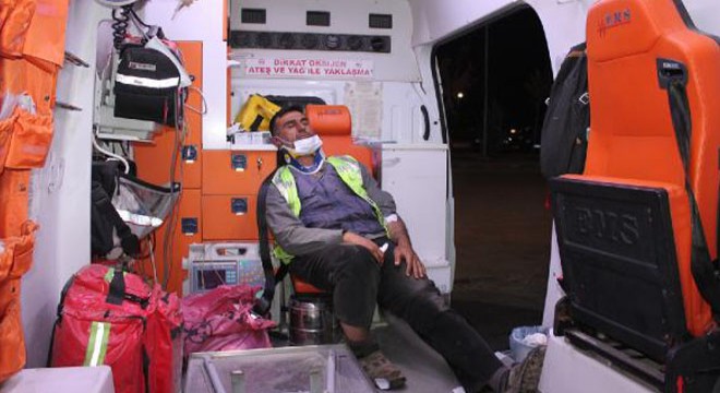 Otoyol işçilerini taşıyan minibüs devrildi: 14 yaralı