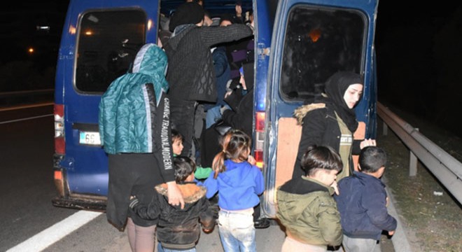 Otoyolda kaçak göçmen kovalamacası