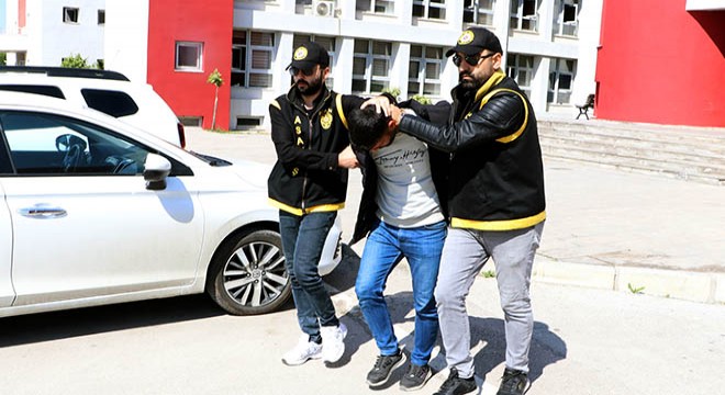 Oturdukları evi isteyen ağabeyini tabancayla öldürdü
