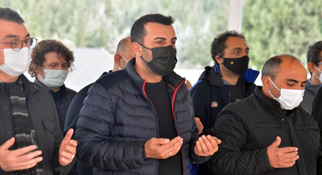 Oyuncu Emre Karayel’in babası Adana’da toprağa verildi