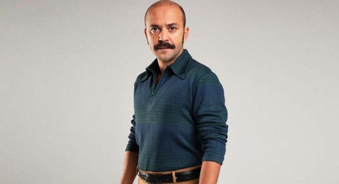 Oyuncu Sarp Akkaya baba oldu