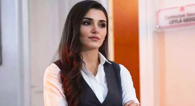 Oyunculuğu eleştirilen Hande Erçel'e yönetmeninden övgü