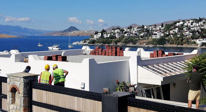 Özdil'in villasındaki kaçak eklentiler yıkılıyor
