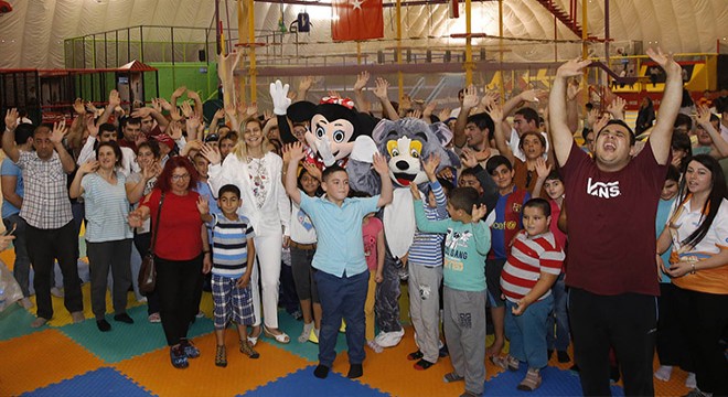 Özel bireyler Zıp Zıp Park'ta eğlendi