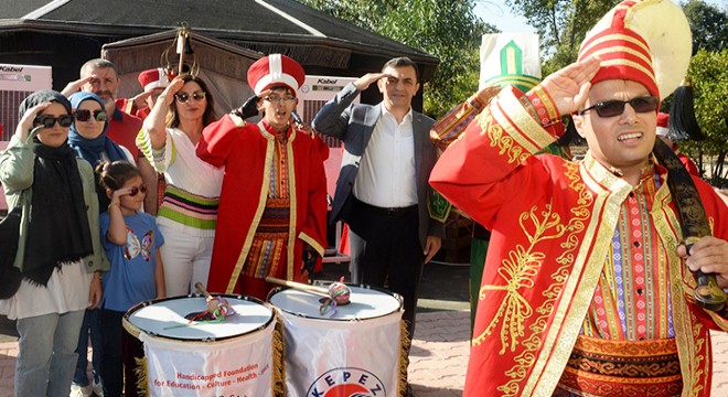 Özel çocuklardan Mehmetçiğe selam