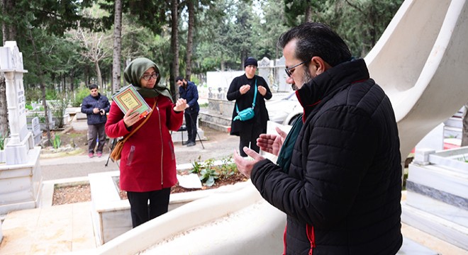 Özgecan Aslan, ölümünün 5'inci yılında mezarı başında anıldı