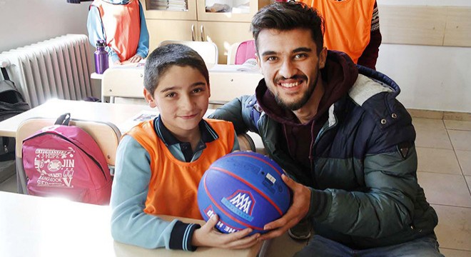 PAÜ öğrencilerinden ortaokula anlamlı bağış