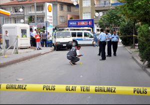 Polis tartıştığı kişiyi yaraladı