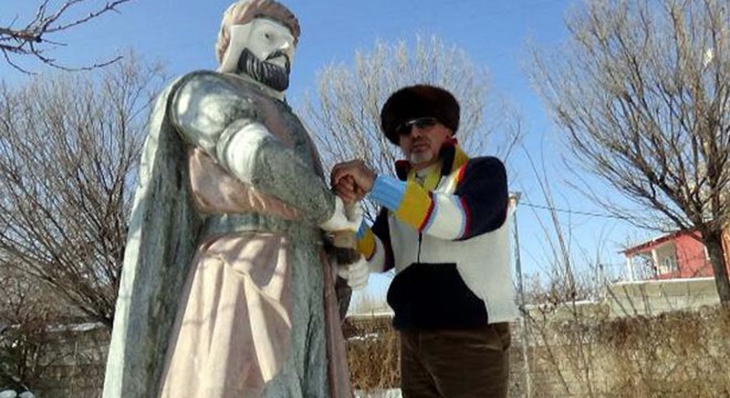 Padişahların heykelini Çin'de yaptırdı