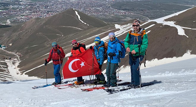 Palandöken'de, mayısta 'kayak' keyfi