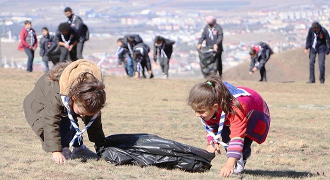 Palandöken'den poşet poşet çöp topladılar
