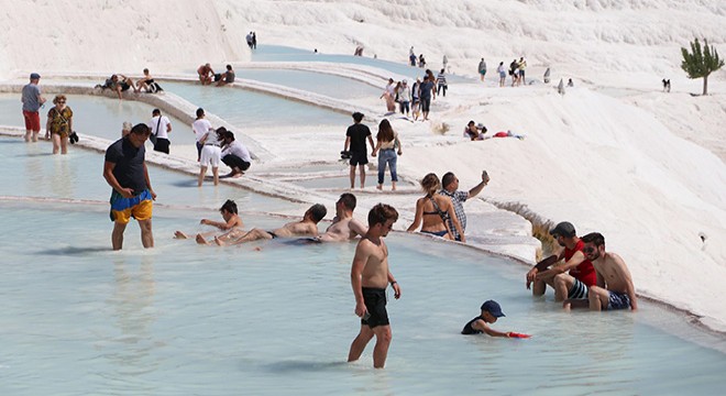 Pamukkale'de bayram yoğunluğu