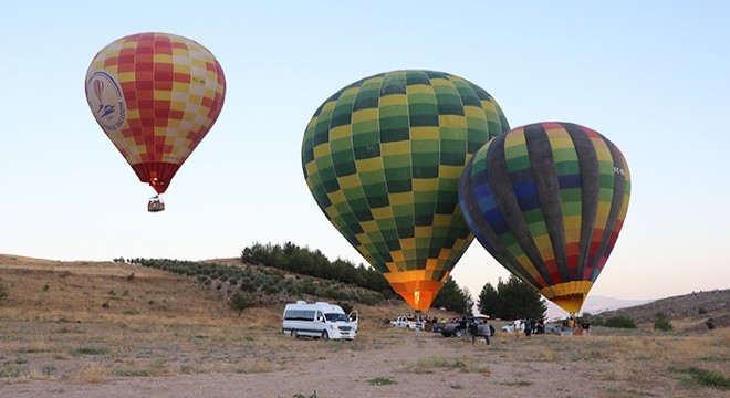 Pamukkale de 162 gün sonra ilk balon uçtu