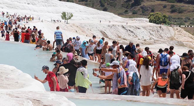 Pamukkale de  ara tatil  yoğunluğu