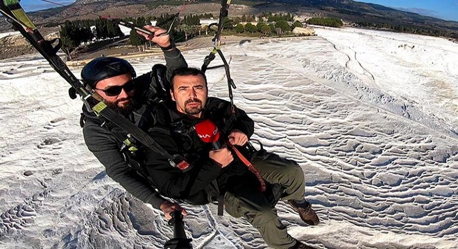 Pamukkale semalarında yamaç paraşütünde röportaj