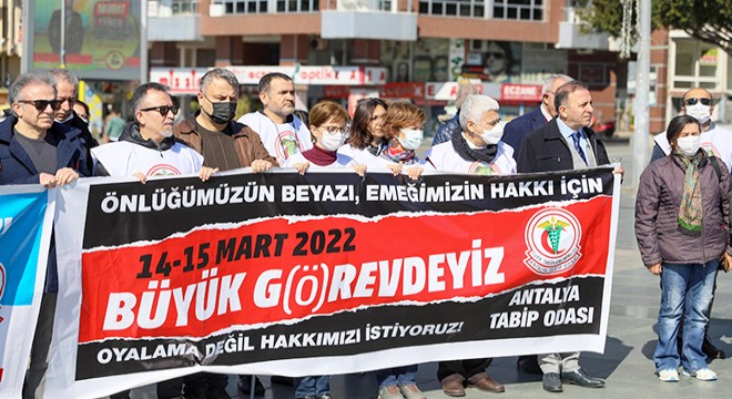 Pandemide hayatını kaybeden hekimler anıldı