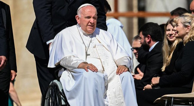 Papa Francesco hastaneye kaldırıldı