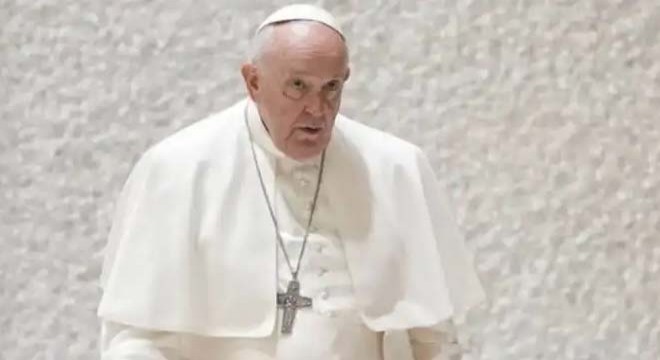 Papa Francis kadınlara oy kullanma hakkı tanıdı