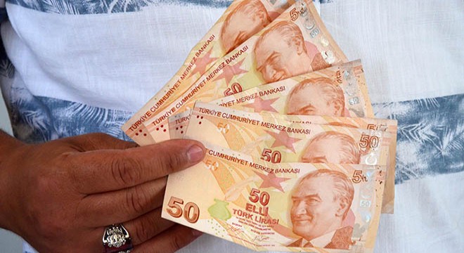 Çektiği paralar arasında, 6 adet hatalı basım 50 TL çıktı