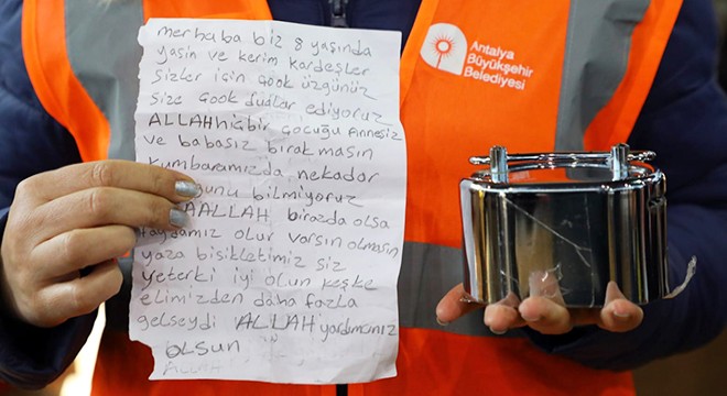 Paralarını bağışlayan 2 kardeşten duygulandıran not