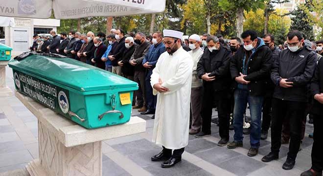 Paraşüt kazasında hayatını kaybeden Hilal, son yolculuğuna uğurlandı