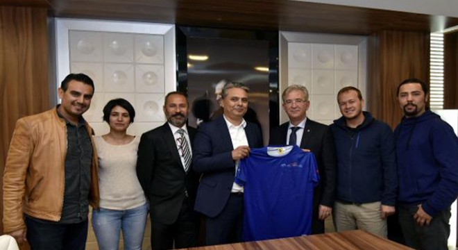 Paraşütçülerden Başkan Uysal'a ziyaret