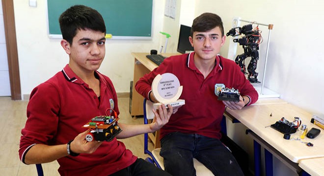 Parçalarını kendileri ürettikleri robotla, dünya 2'ncisi oldular