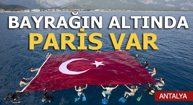 Paris bu bayrağın altında...