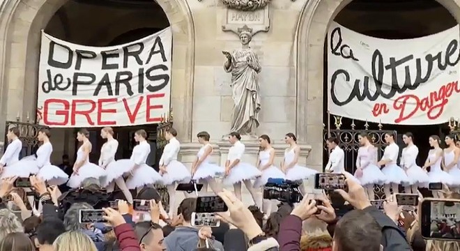 Paris Operası greve Kuğu Gölü’yle destek verdi