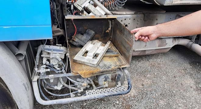 Park halindeki 2 TIR'ın aküleri çalındı