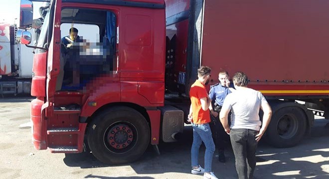 Park halindeki TIR'ın içinde ölü bulundu