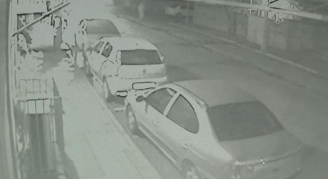 Park halindeki araçlara çarparak bakkala daldı