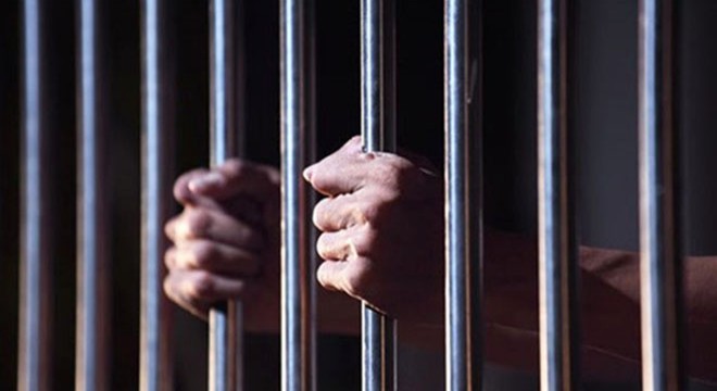 Parkta genç kızı bıçaklayan sanığa 15 yıl hapis