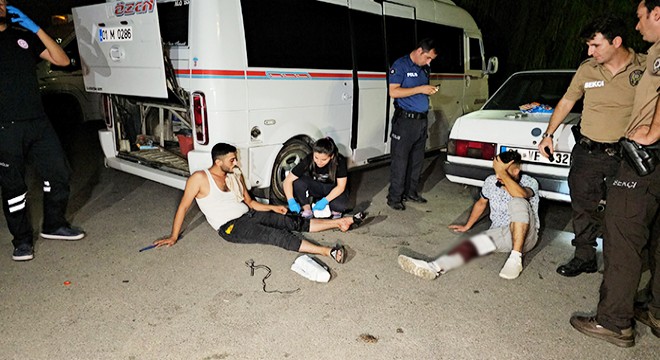 Parkta oturan iki arkadaş, silahlı saldırıda yaralandı