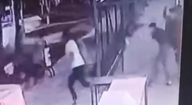 Parkta tartıştıkları 3 lise öğrencisini dövüp, bıçakladılar