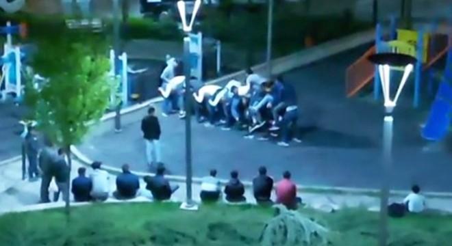 Parkta 'uzun eşek' oynayan 10 kişiye, 31 bin 500 lira ceza