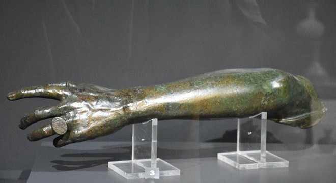 2 bin yıllık bronz kol parçası, 45 yıl sonra sergide