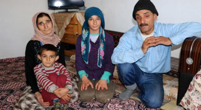 Parmaklarının ayrılması için 6'ncı ameliyatı olmayı bekliyor