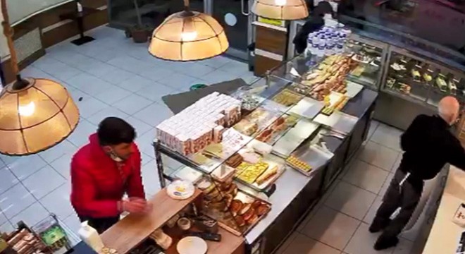 Pastane sahibini oyalayarak paraları böyle çaldılar