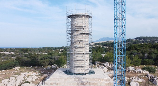 Patara Deniz Feneri nin son basamağı yerine konuldu