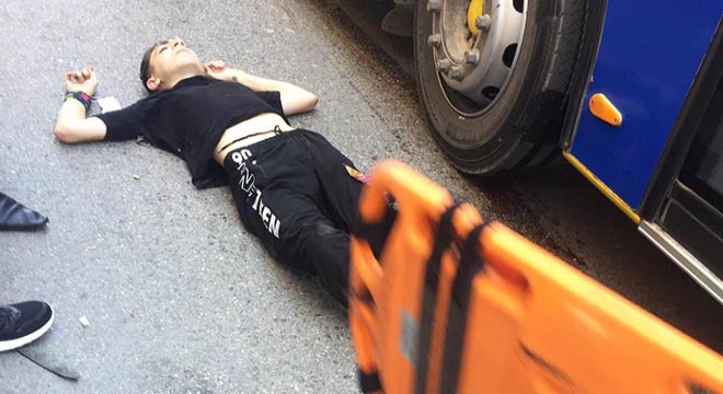 Patenle kayarken otobüsün altında kalan Yunus Emre ağır yaralı