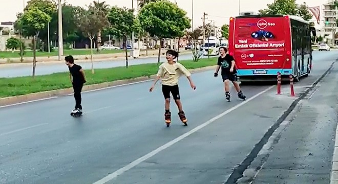 Patenli çocuklar, otobüs şoföründen seke seke kaçtı