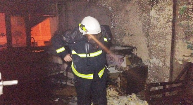 Patlama sonrası evde çıkan yangını itfaiye ekipleri söndürdü